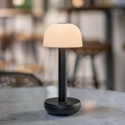 Humble Two Table Light -Hayward Verkoop Humble Two Black frosted tafellamp sfeer
