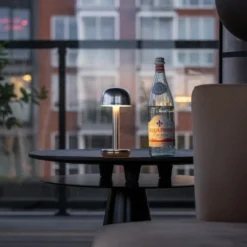 Humble Two Table Light -Hayward Verkoop Humble silver tafellamp sfeer 1