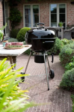 Kettle Kolen BBQ -Hayward Verkoop Kettle 57 plus kolen barbecue terras 02 kl