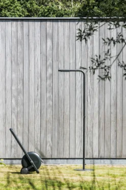 Levantine Outdoor Shower -Hayward Verkoop Levantine outdoor shower zwart scaled 1