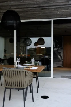 Mirai Staande Lamp Imagilights -Hayward Verkoop Mirai staande lamp black black aan tuintafel