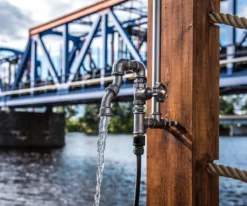 Mora Garden Buitendouche Met Wandmontage -Hayward Verkoop Mora garden buitendouche detail kraan