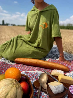 Ocean Drive Poncho Adult -Hayward Verkoop Ocean drive poncho adult groen in het veld 02