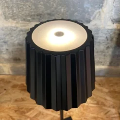 Troll 2.0 Tafellamp -Hayward Verkoop Troll 2 tafellamp zwart bediening